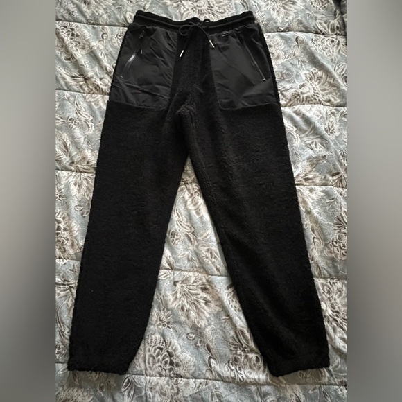 Bundle (2) Brand New Men’s Sherpa Joggers in Black and White by Forever21 size M - Picture 4 of 10